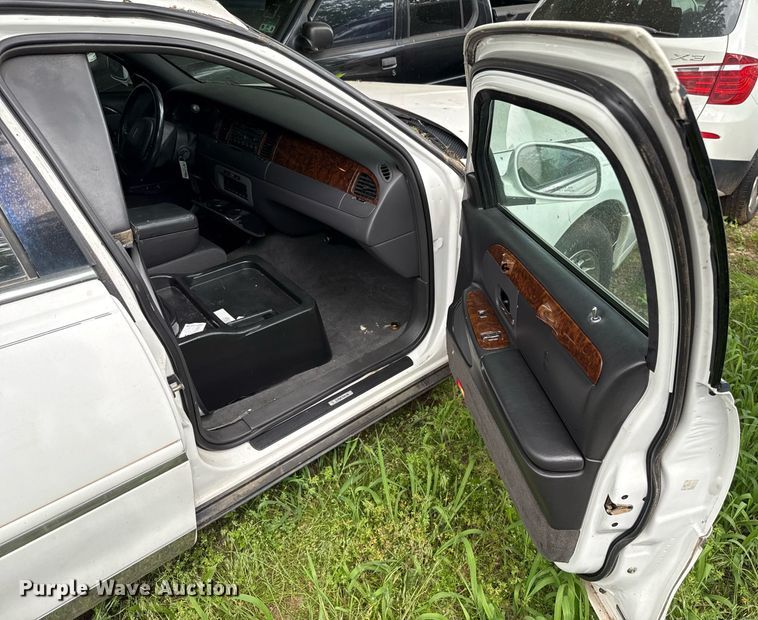 image for item EJ4495 2001 Lincoln Krystal limousine