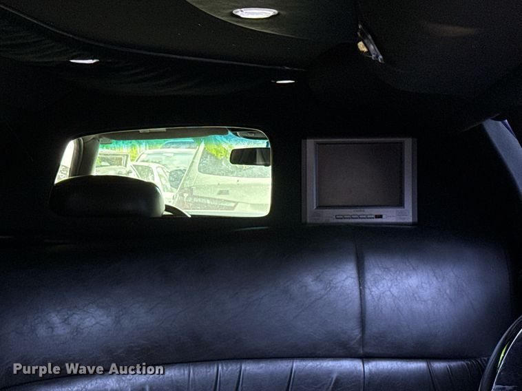 image for item EJ4495 2001 Lincoln Krystal limousine