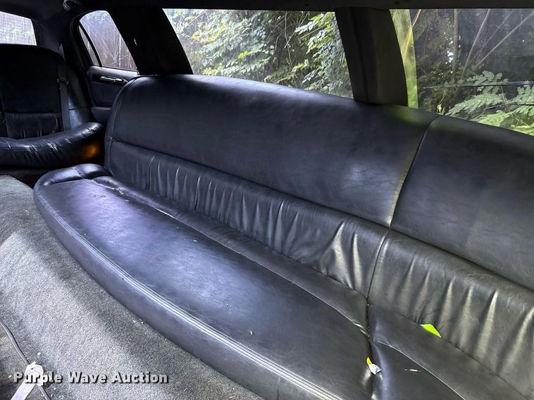image for item EJ4495 2001 Lincoln Krystal limousine