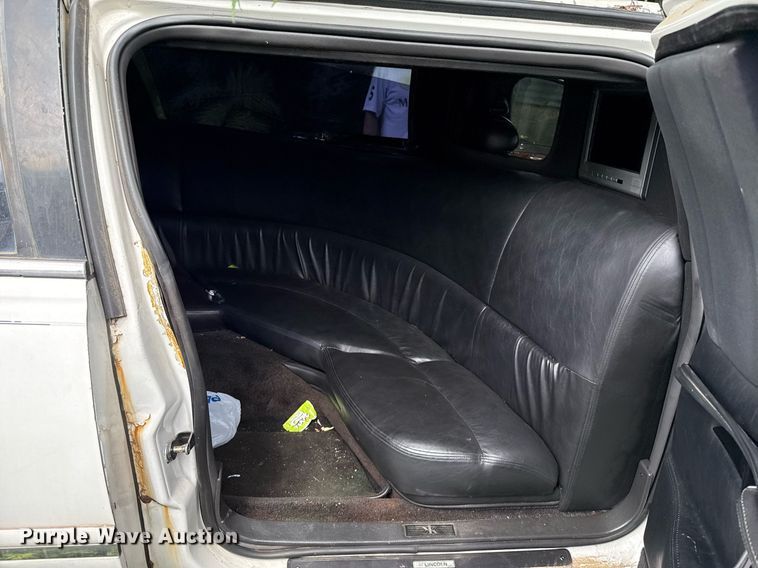 image for item EJ4495 2001 Lincoln Krystal limousine