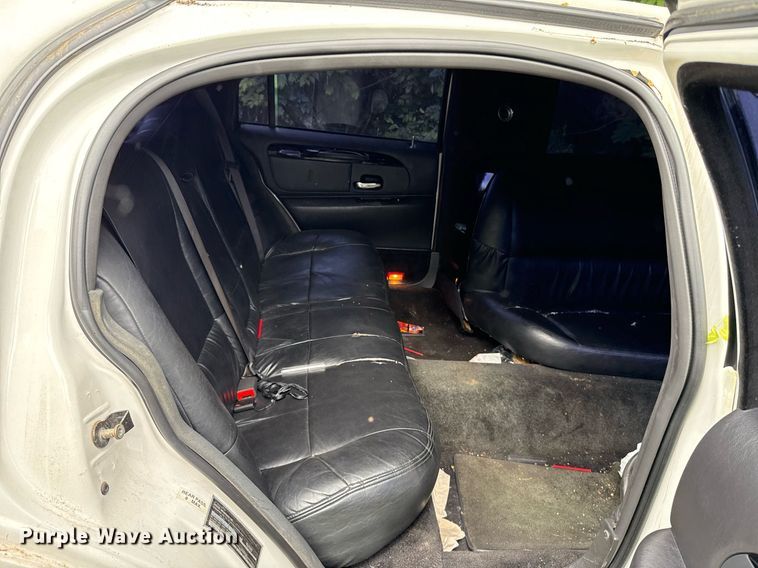 image for item EJ4495 2001 Lincoln Krystal limousine