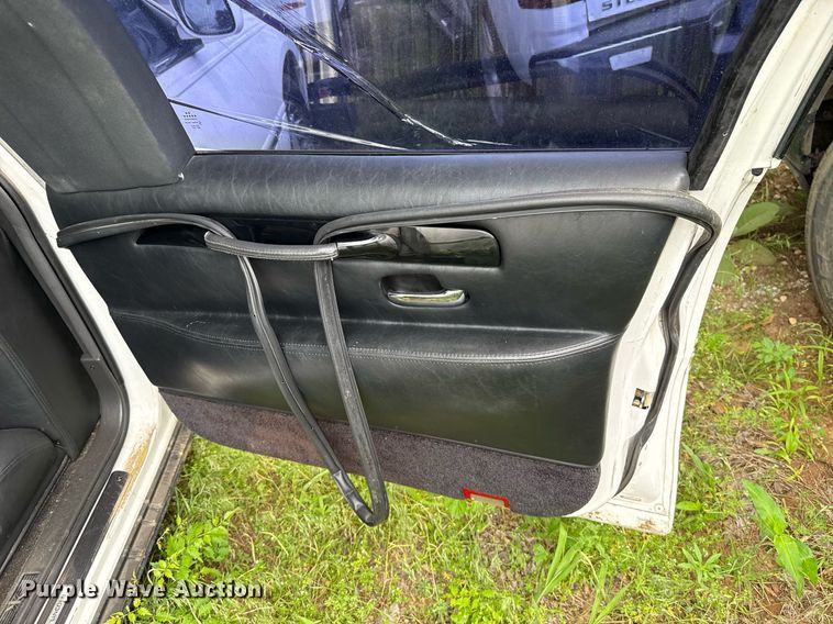 image for item EJ4495 2001 Lincoln Krystal limousine