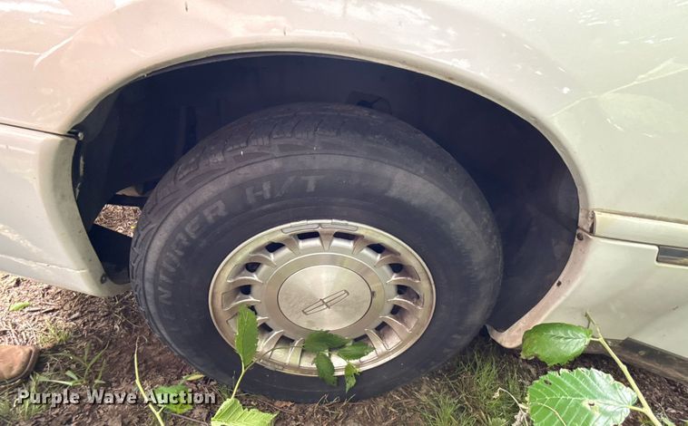 image for item EJ4495 2001 Lincoln Krystal limousine