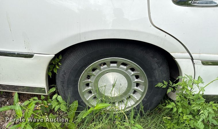 image for item EJ4495 2001 Lincoln Krystal limousine