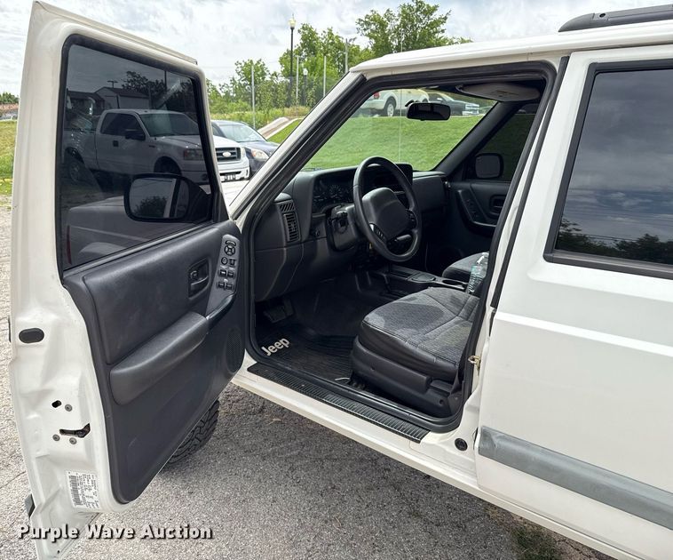 image for item EJ4496 2001 Jeep Cherokee SUV