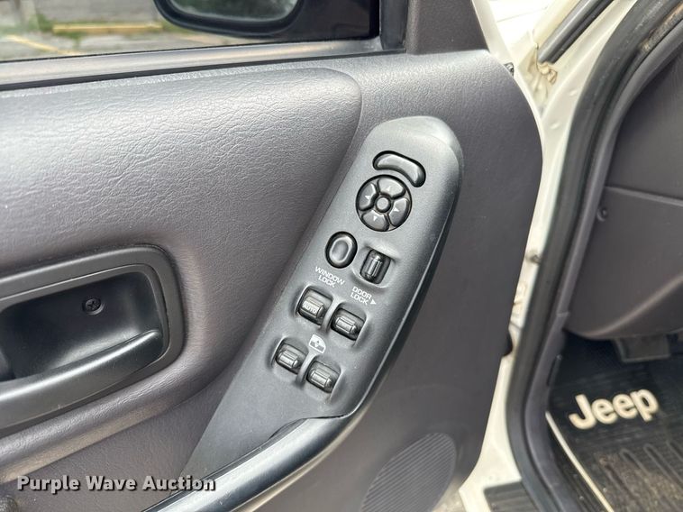 image for item EJ4496 2001 Jeep Cherokee SUV