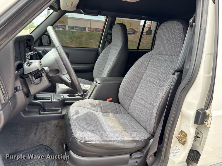 image for item EJ4496 2001 Jeep Cherokee SUV