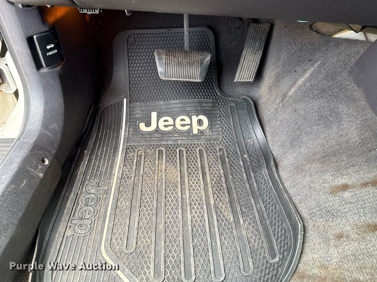 image for item EJ4496 2001 Jeep Cherokee SUV