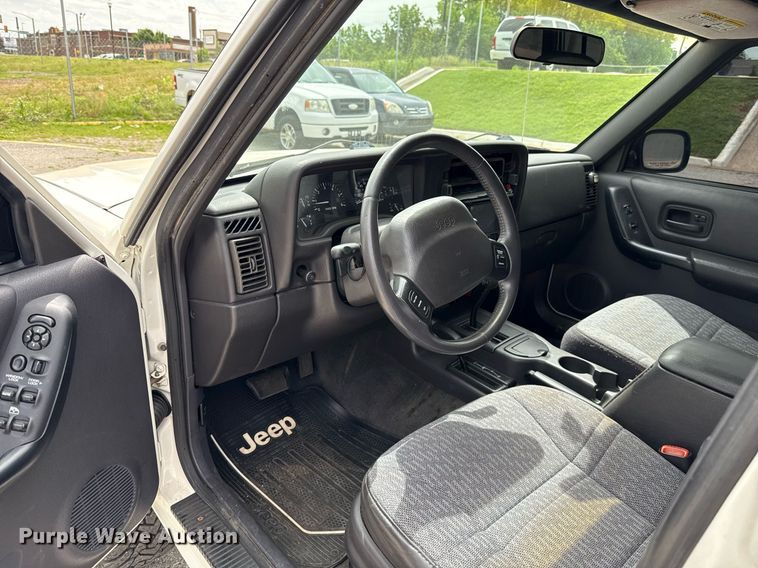 image for item EJ4496 2001 Jeep Cherokee SUV