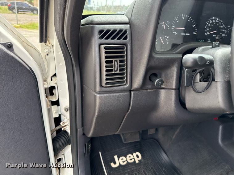 image for item EJ4496 2001 Jeep Cherokee SUV