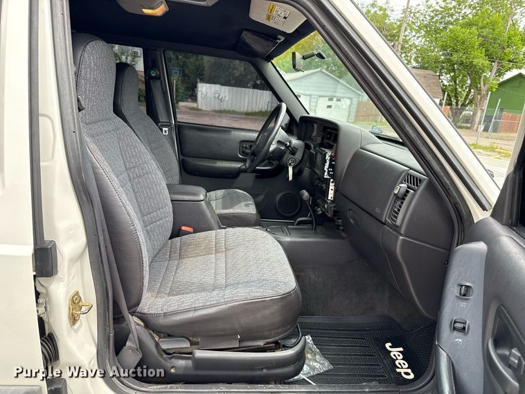 image for item EJ4496 2001 Jeep Cherokee SUV