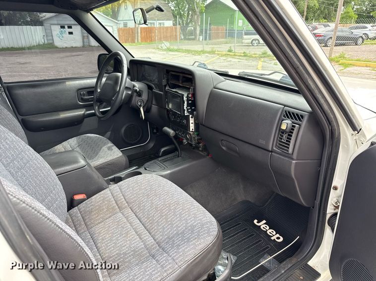 image for item EJ4496 2001 Jeep Cherokee SUV