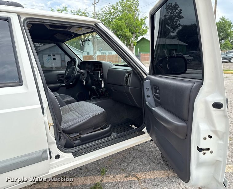 image for item EJ4496 2001 Jeep Cherokee SUV