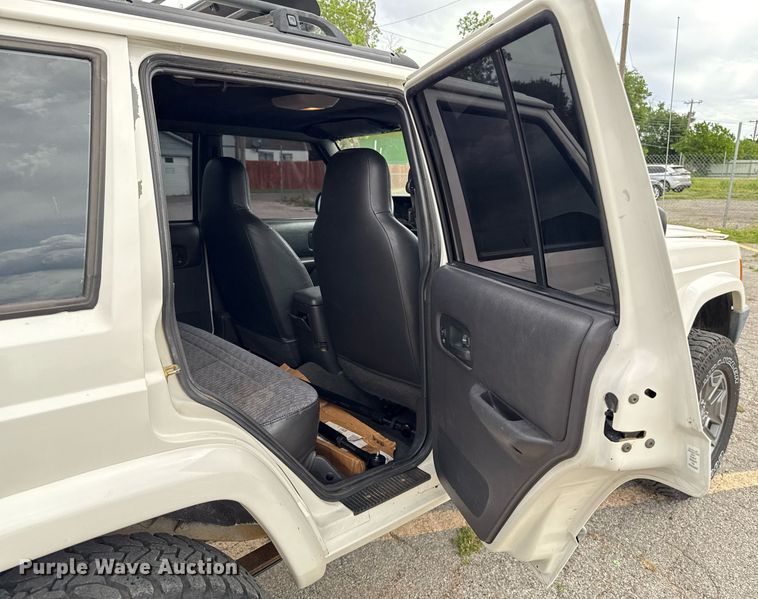 image for item EJ4496 2001 Jeep Cherokee SUV