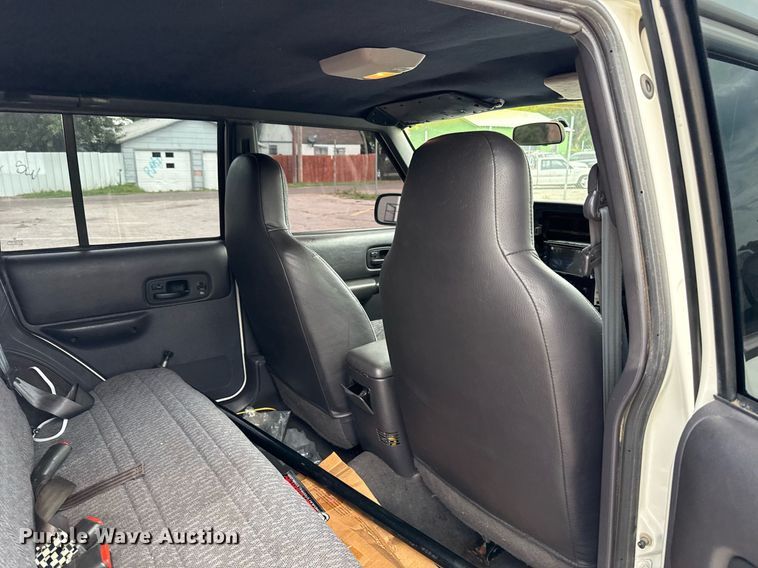 image for item EJ4496 2001 Jeep Cherokee SUV