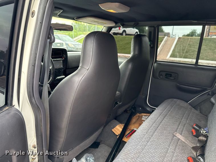 image for item EJ4496 2001 Jeep Cherokee SUV