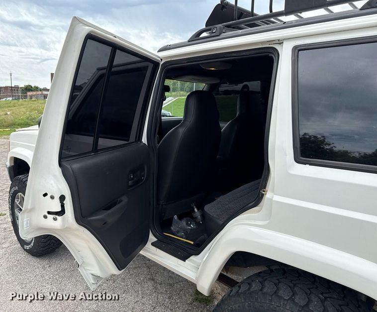 image for item EJ4496 2001 Jeep Cherokee SUV