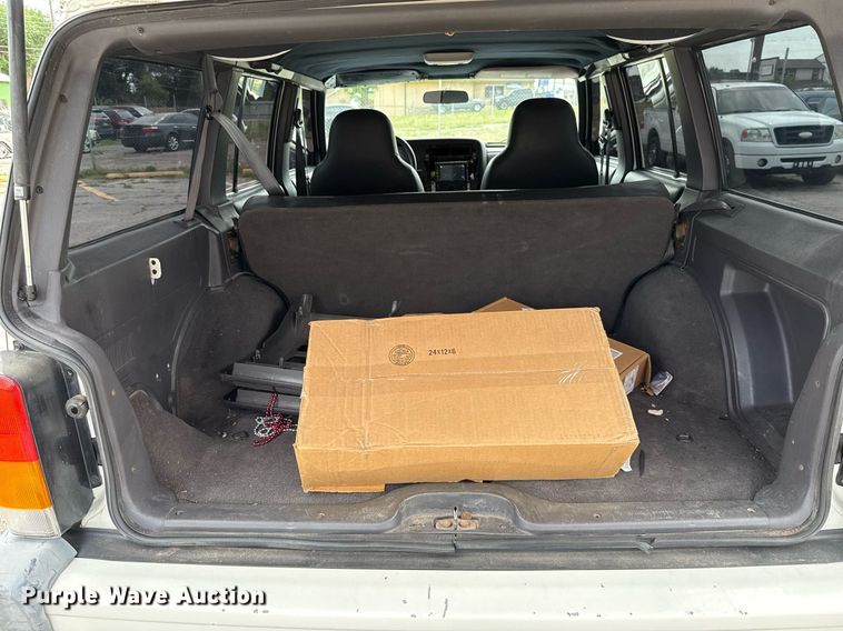 image for item EJ4496 2001 Jeep Cherokee SUV