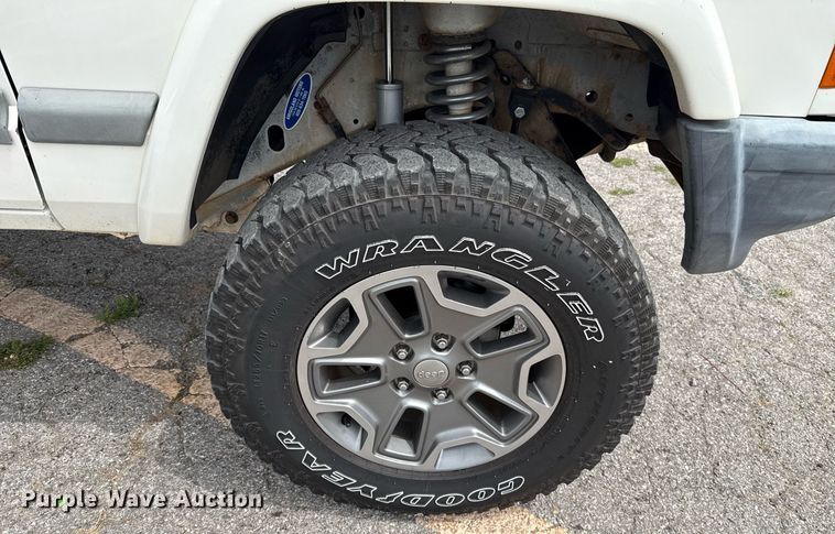 image for item EJ4496 2001 Jeep Cherokee SUV