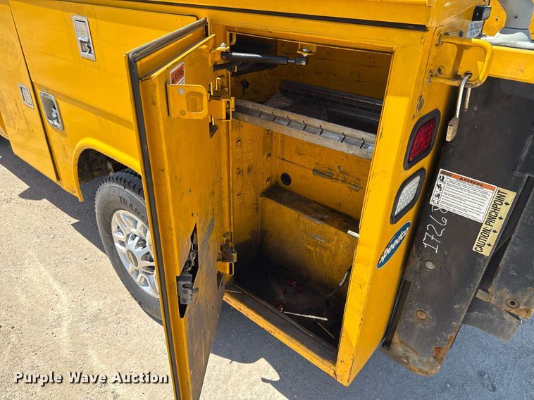 image for item EJ4518 2017 Chevrolet Silverado 3500HD utility bed pickup truck