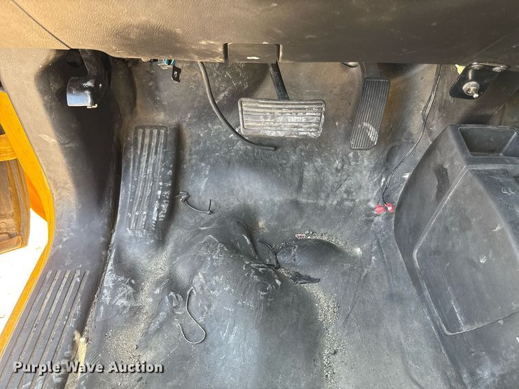 image for item EJ4518 2017 Chevrolet Silverado 3500HD utility bed pickup truck