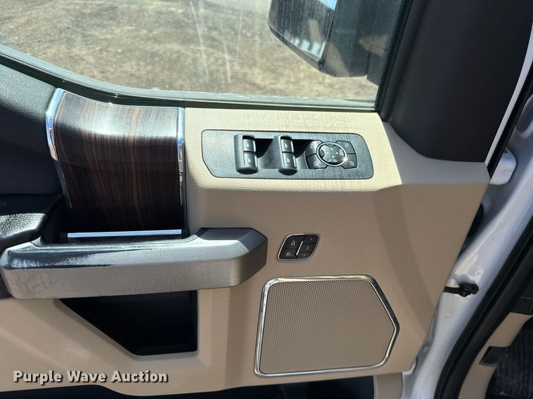 image for item EJ8808 2017 Ford F150 Lariat SuperCrew pickup truck