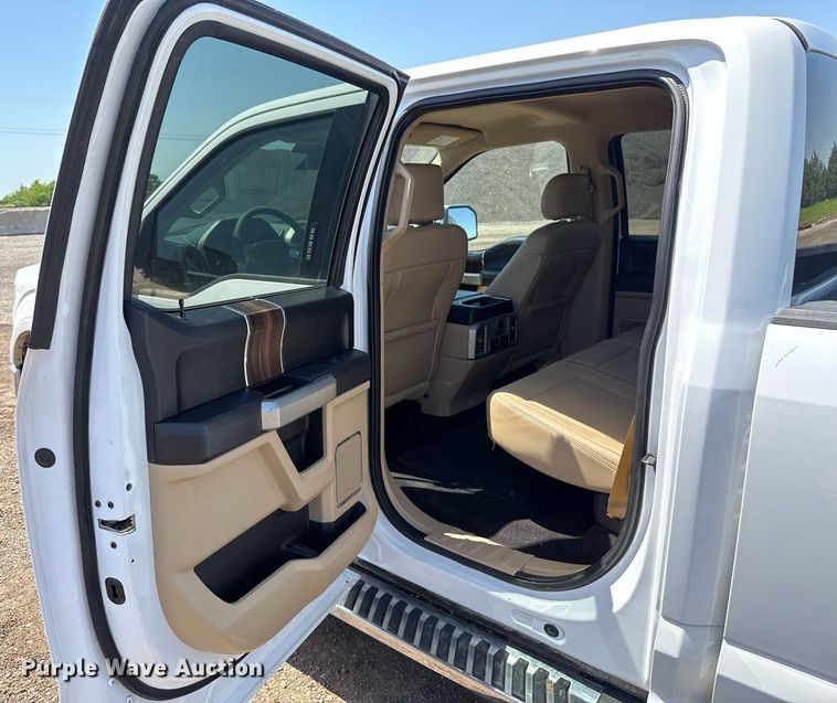 image for item EJ8808 2017 Ford F150 Lariat SuperCrew pickup truck