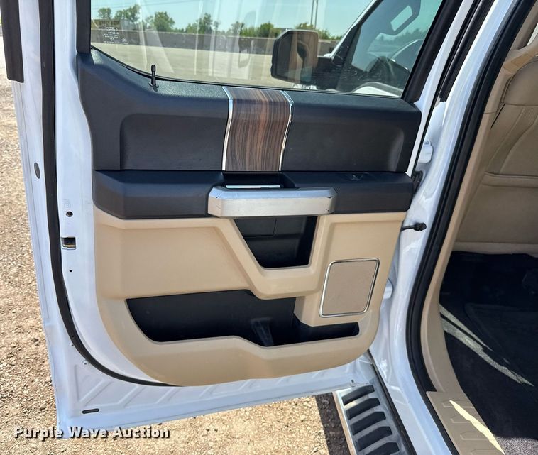 image for item EJ8808 2017 Ford F150 Lariat SuperCrew pickup truck