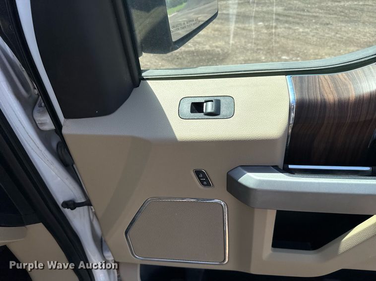 image for item EJ8808 2017 Ford F150 Lariat SuperCrew pickup truck