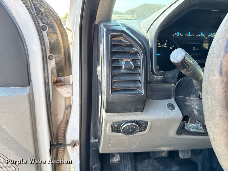 image for item EJ8809 2016 Ford F150 XL SuperCab pickup truck