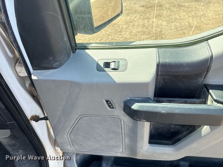 image for item EJ8809 2016 Ford F150 XL SuperCab pickup truck