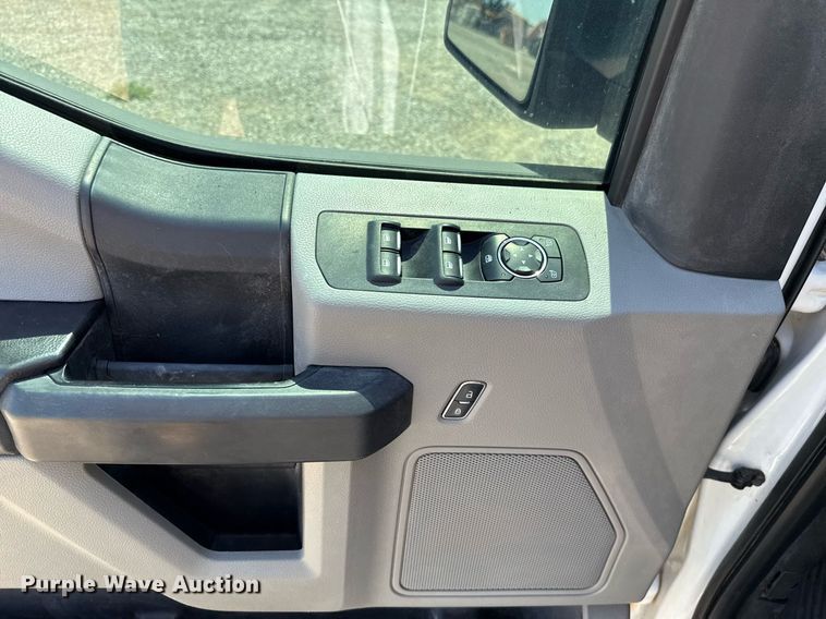 image for item EJ8810 2017 Ford F150 XL SuperCab pickup truck