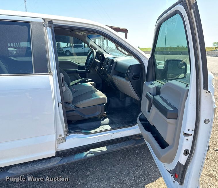 image for item EJ8810 2017 Ford F150 XL SuperCab pickup truck