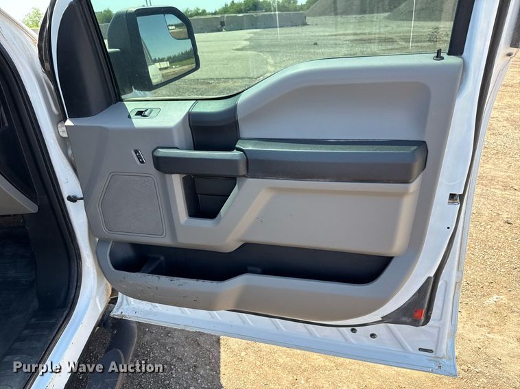 image for item EJ8810 2017 Ford F150 XL SuperCab pickup truck