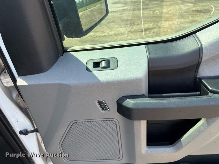 image for item EJ8810 2017 Ford F150 XL SuperCab pickup truck