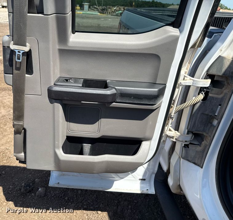 image for item EJ8810 2017 Ford F150 XL SuperCab pickup truck