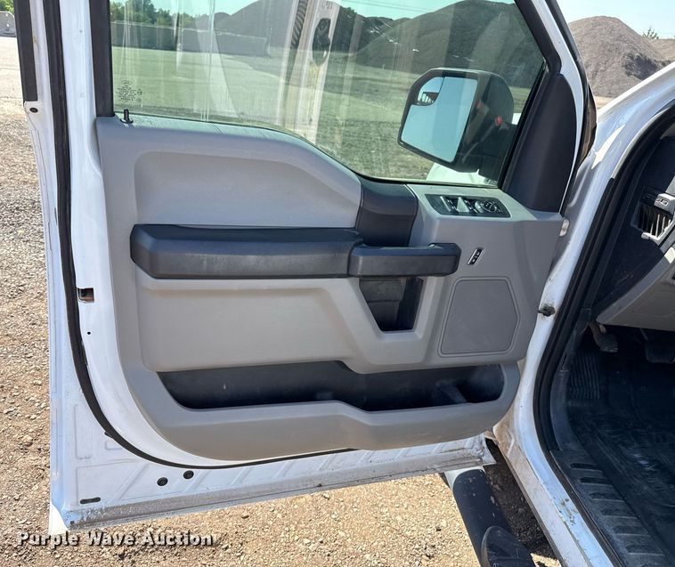 image for item EJ8812 2017 Ford F150 SuperCrew pickup truck