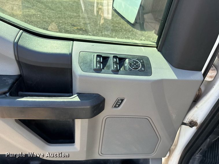 image for item EJ8812 2017 Ford F150 SuperCrew pickup truck