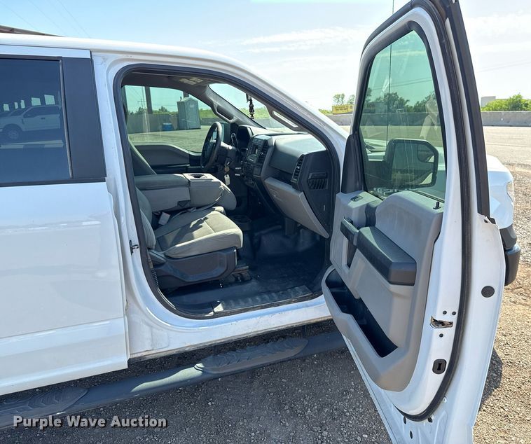 image for item EJ8812 2017 Ford F150 SuperCrew pickup truck