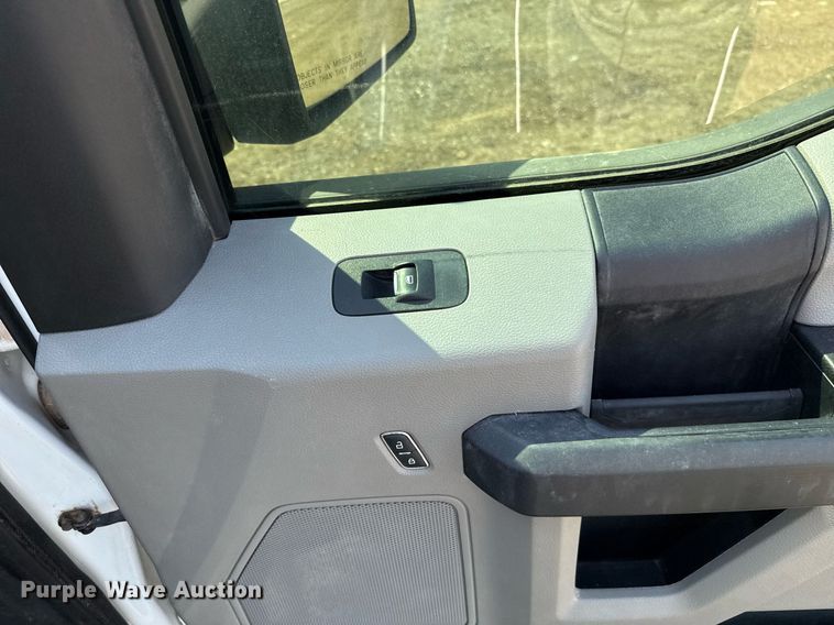 image for item EJ8812 2017 Ford F150 SuperCrew pickup truck