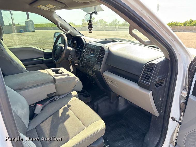 image for item EJ8812 2017 Ford F150 SuperCrew pickup truck