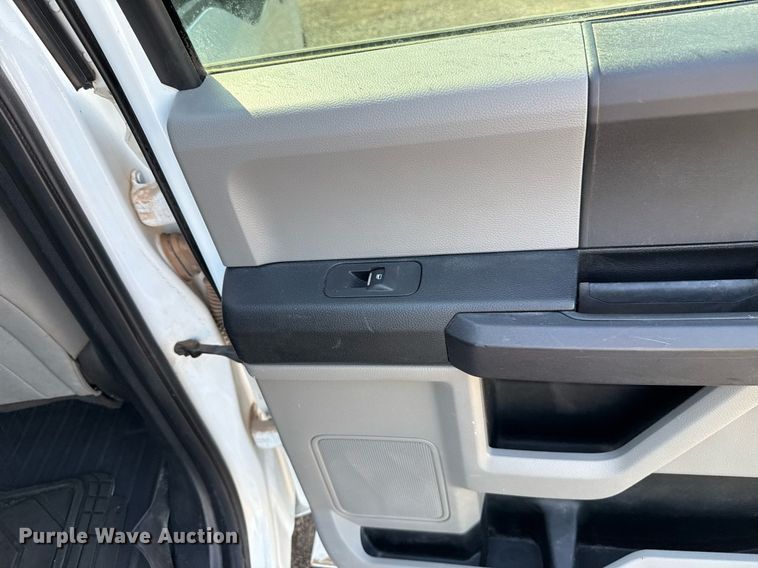 image for item EJ8812 2017 Ford F150 SuperCrew pickup truck