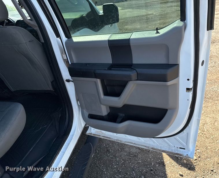 image for item EJ8812 2017 Ford F150 SuperCrew pickup truck