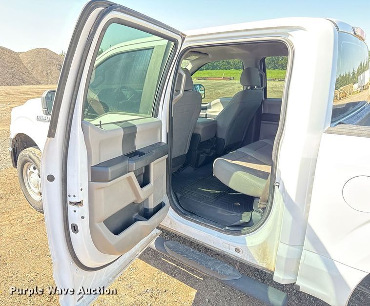 image for item EJ8812 2017 Ford F150 SuperCrew pickup truck