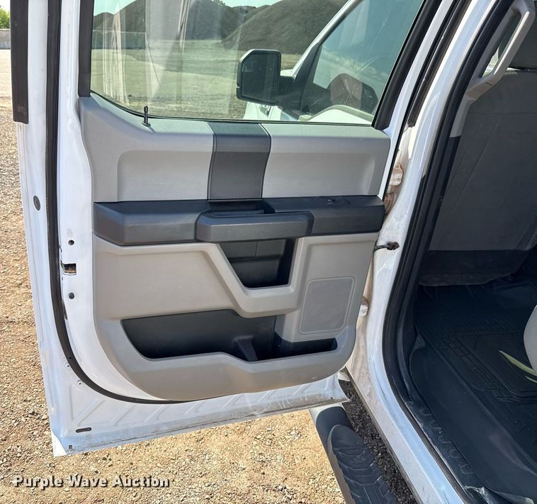 image for item EJ8812 2017 Ford F150 SuperCrew pickup truck