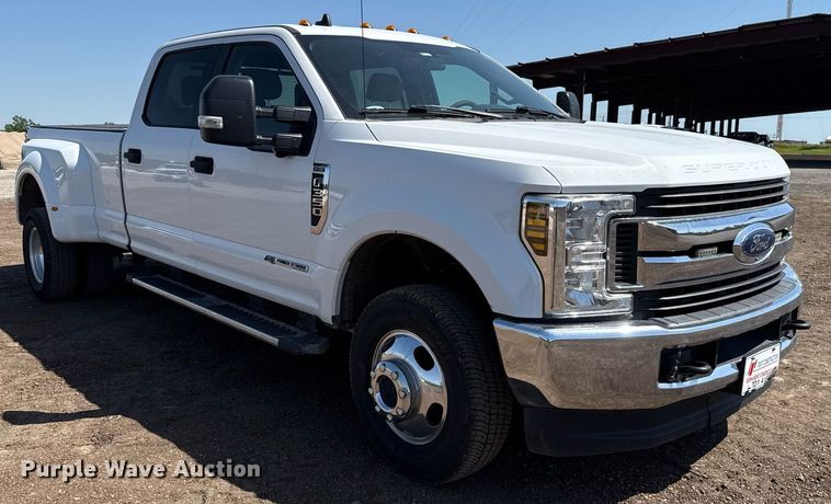 image for item EJ8813 2019 Ford F350 Super Duty Crew Cab pickup truck