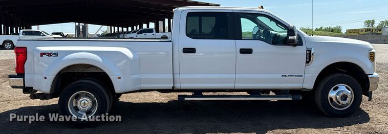 image for item EJ8813 2019 Ford F350 Super Duty Crew Cab pickup truck