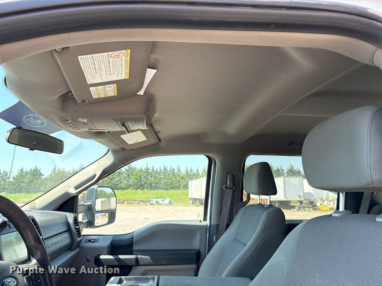 image for item EJ8813 2019 Ford F350 Super Duty Crew Cab pickup truck