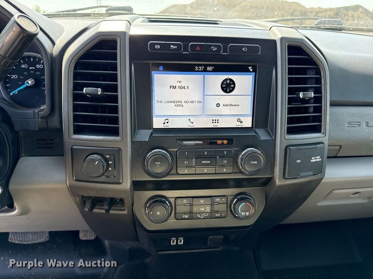 image for item EJ8813 2019 Ford F350 Super Duty Crew Cab pickup truck