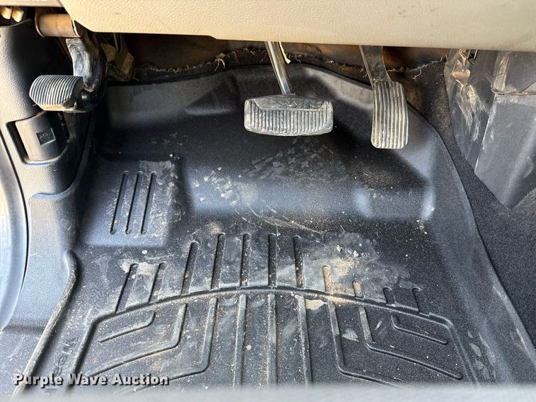 image for item EJ8813 2019 Ford F350 Super Duty Crew Cab pickup truck